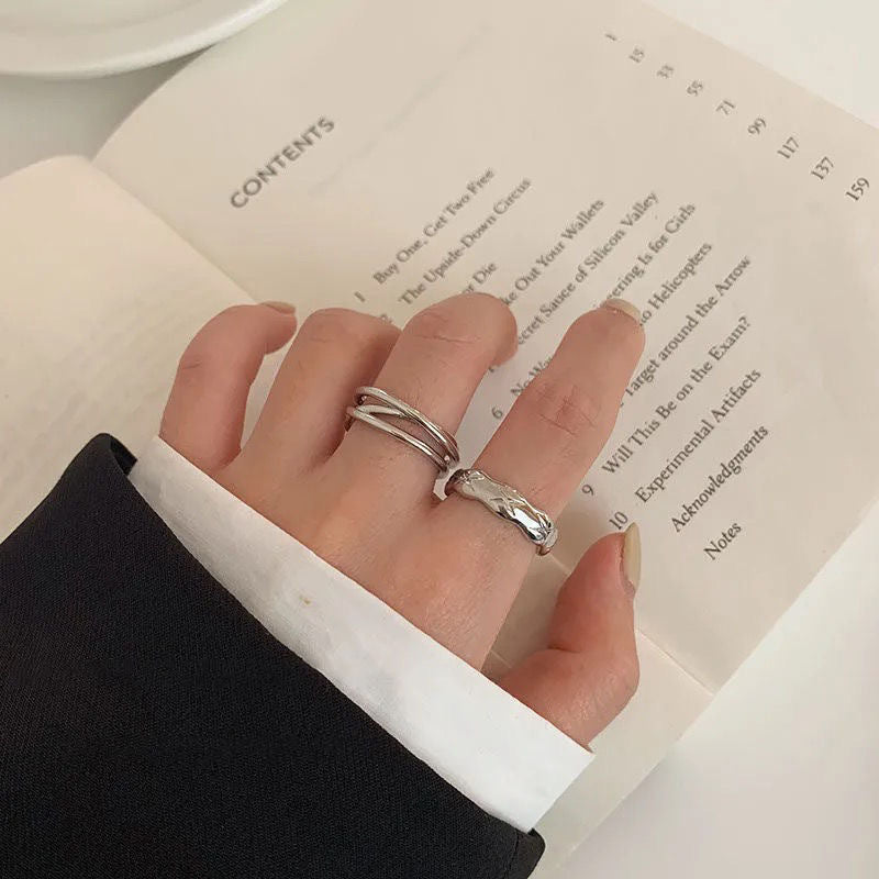 Damen Ring mit elegantem, gewundenem Design und funkelnden Akzenten Shop Nory