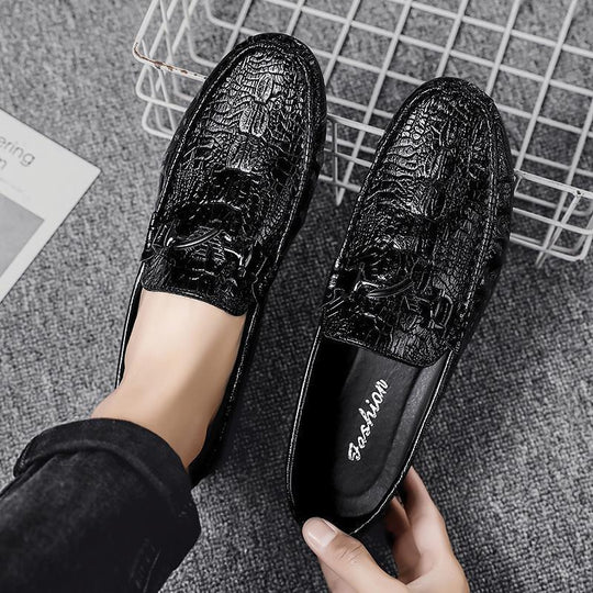 Herren Mokassin-Slipper mit Krokoprägung und dekorativem Metallzierring Shopy Nory