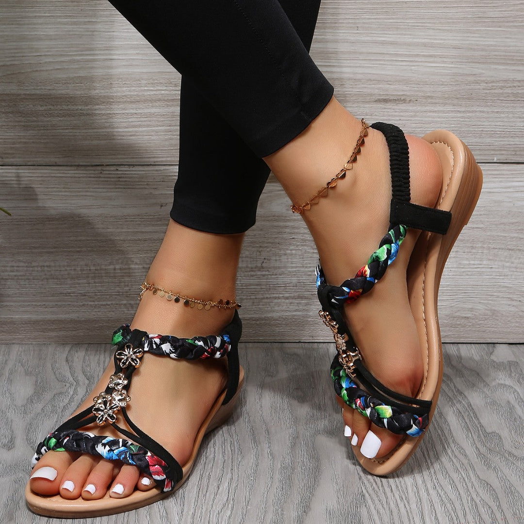 Damen modische Häkelsandalen mit buntem Riemendesign und elegantem Fußbett Shopnory