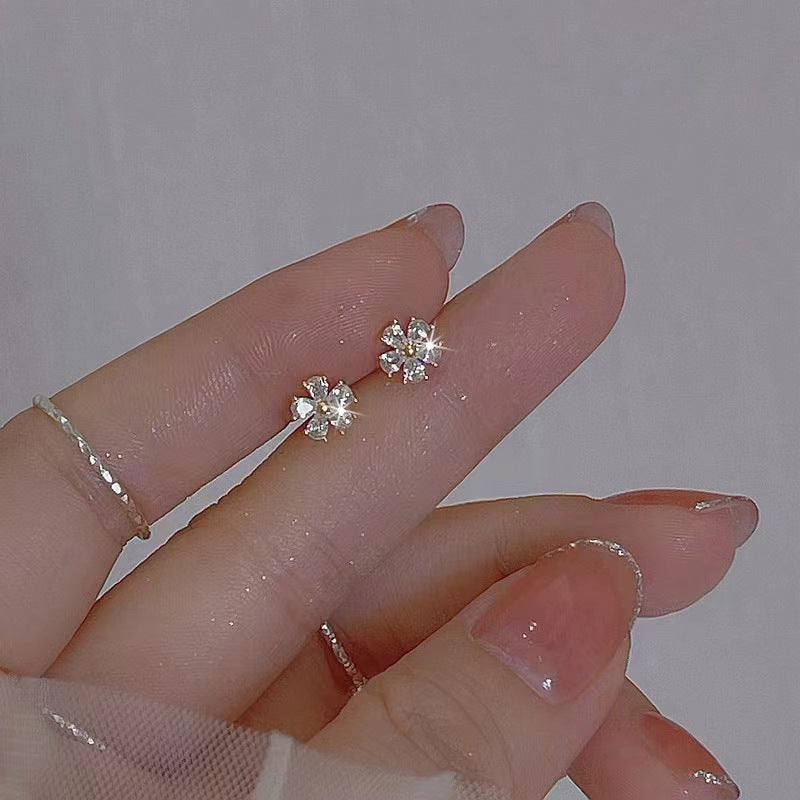 Damen Funkelnde Blütenohrringe mit Zirkonia Shop Nory