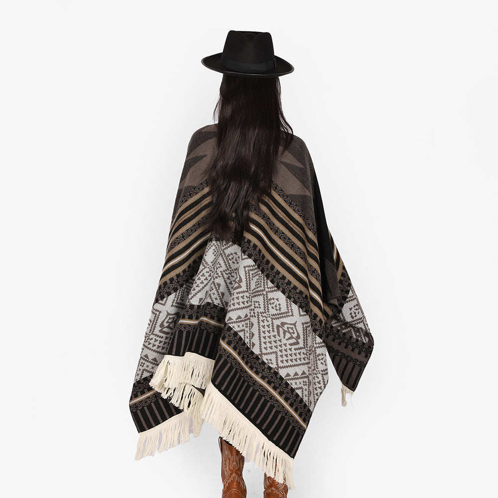 Damen Leichter Jacquard-Poncho mit Ethno-Motiv und Fransensaum Shop Nory
