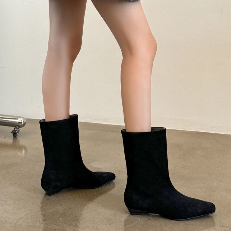 Damen Midi‑Stiefeletten mit spitzer Zehenform, Veloursleder‑Optik und schlankem Keilabsatz Shop Nory