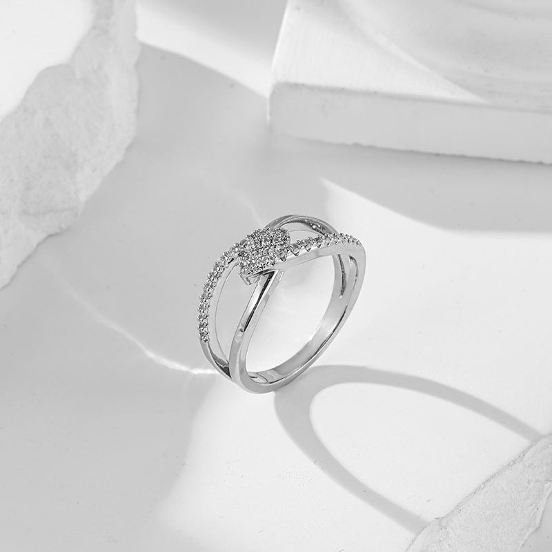 Damen Feiner und zeitloser Schmuckring mit funkelnden Zirkonia Shop Nory