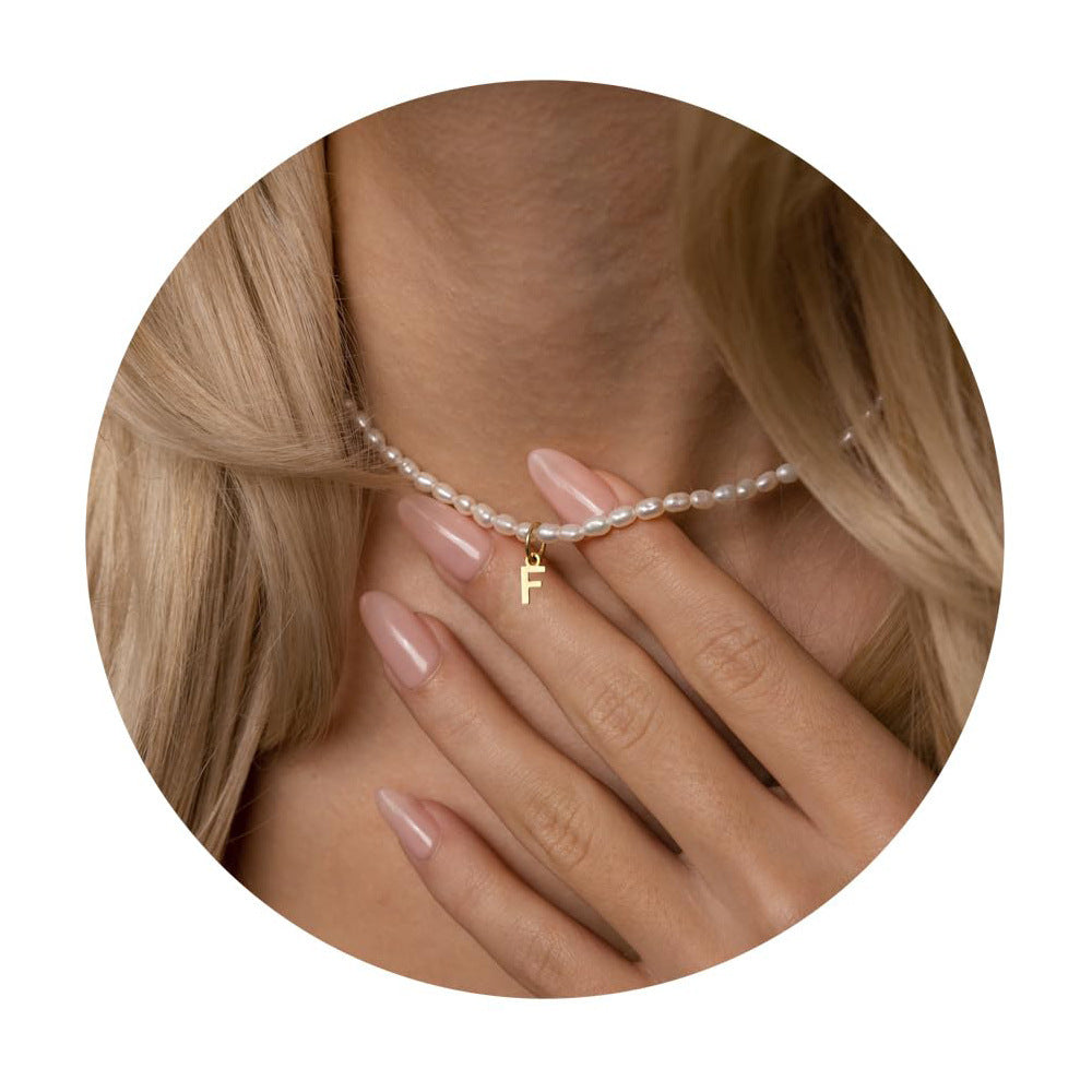 Damen Halskette mit zartem Perlenmuster und personalisiertem Anhänger Shop Nory