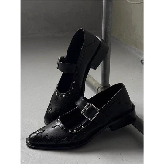 Damen Ledermules mit Schnallenriemen, spitzer Zehenform und Nietenbesatz Shop Nory