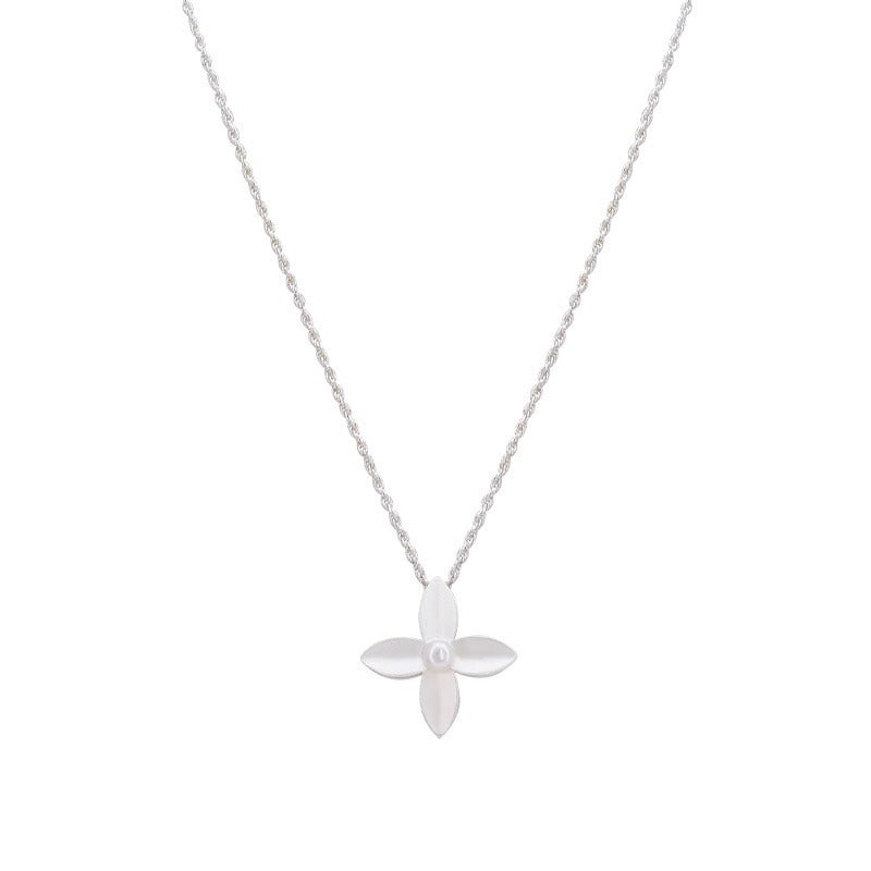 Damen Halskette mit elegantem, floralen Anhänger und feiner Gliederkette Shop Nory