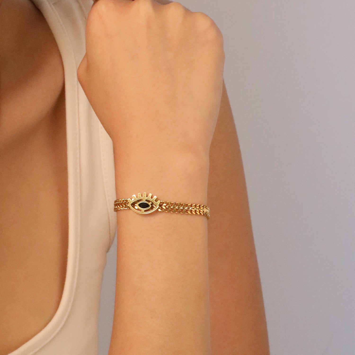 Damen Halsschmuck mit auffälligem Auge-Anhänger und Kettenstruktur Shop Nory