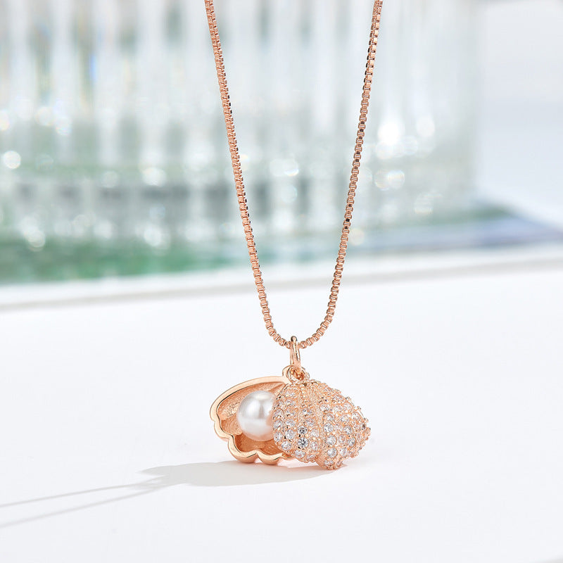 Damen Halskette mit elegantem Muschel-Anhänger und funkelnden Zirkonia Shop Nory