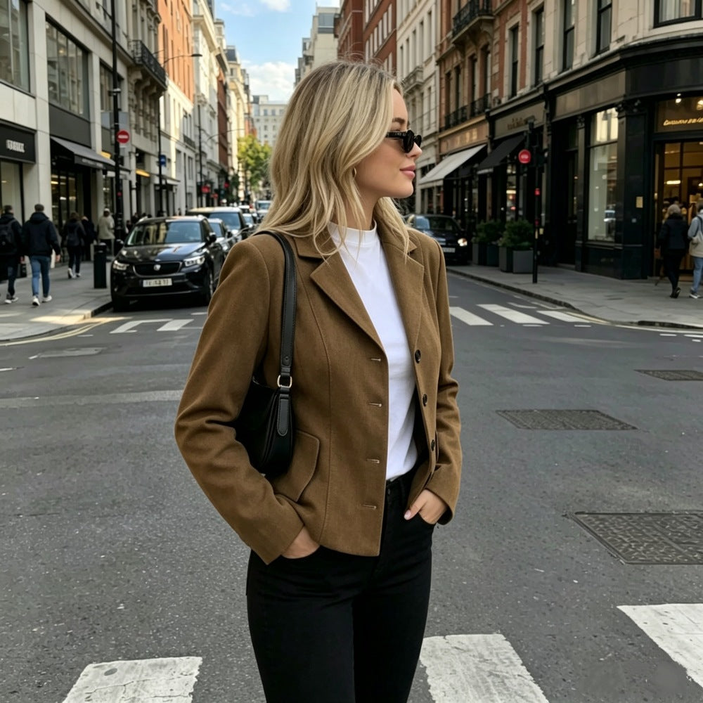 Damen Taillierter Kurzblazer mit figurnahen Teilungsnähten und Pattentaschen Shop Nory