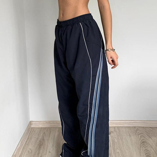 Damen nan sportive Trainingshose mit geradem Bein, elastischem Komfortbund und dekorativen Seitenpaspeln Shop Nory