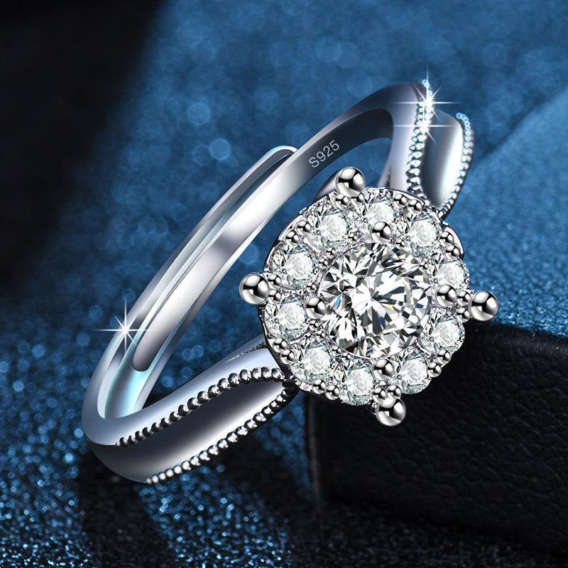 Damenring mit funkelndem Zirkonia-Besatz und floralem Design Shop Nory