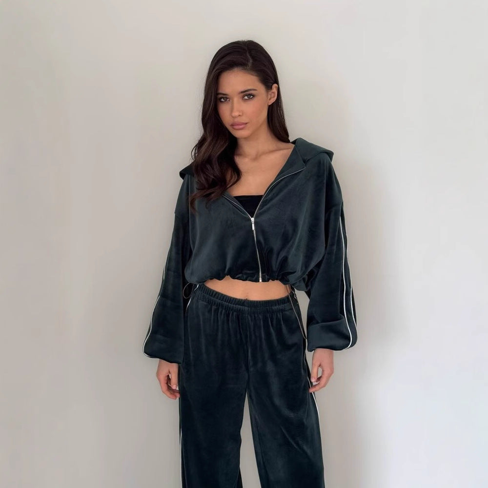 Damen dreiteiliges Samt-Lounge-Set mit Bandeau-Top, Kapuzen-Zipjacke und weiter High-Waist Palazzo-Hose Shop Nory
