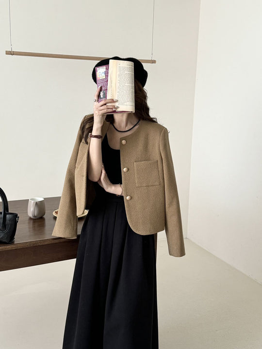 Damen Kurzblazer mit rundem Ausschnitt, Strukturstoff und goldenen Knöpfen Shop Nory