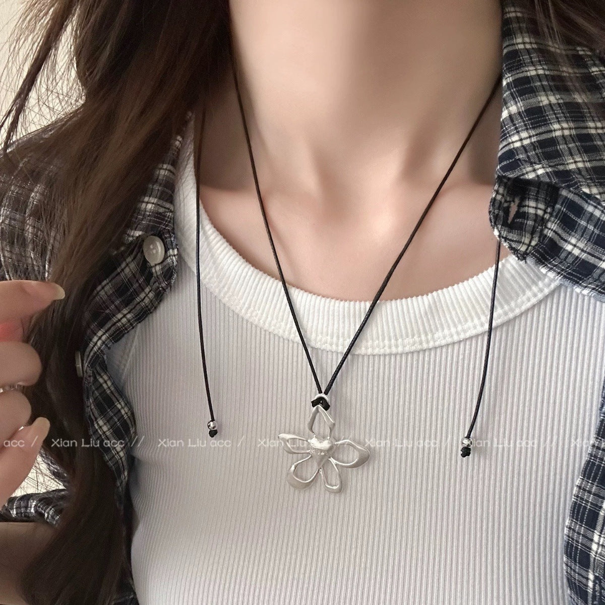 Damen Halskette mit kunstvollem Blumenanhänger und langlebigem Band Shop Nory