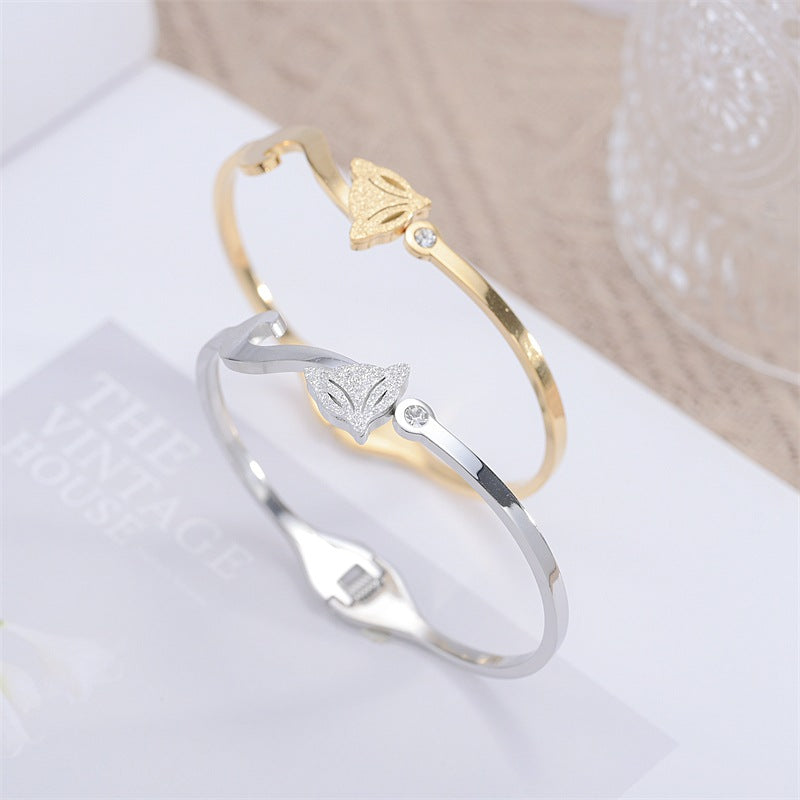 Damen Armband mit stilvollem Fuchsdesign und funkelndem Zirkonia Shop Nory