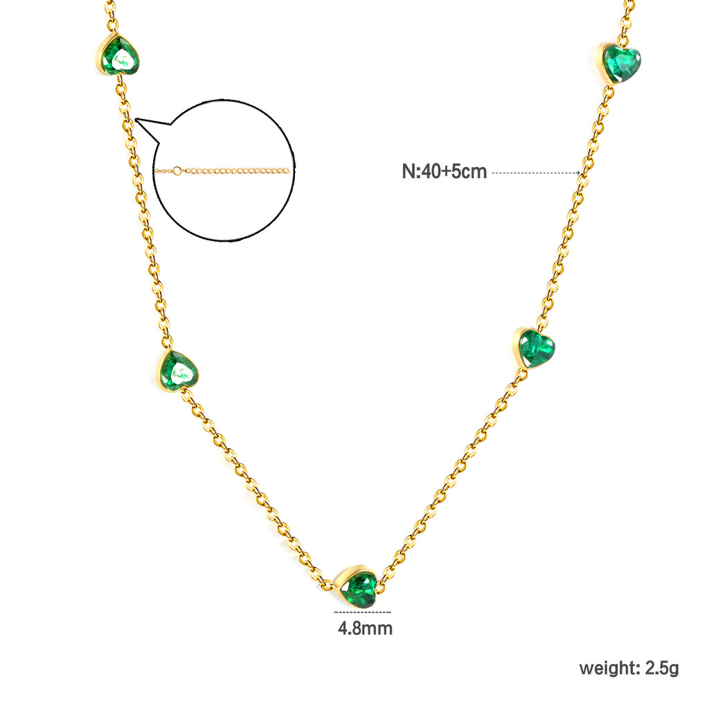Damen Halskette mit funkelnden herzfömigen Akzenten und hochwertiger Goldbeschichtung Shop Nory