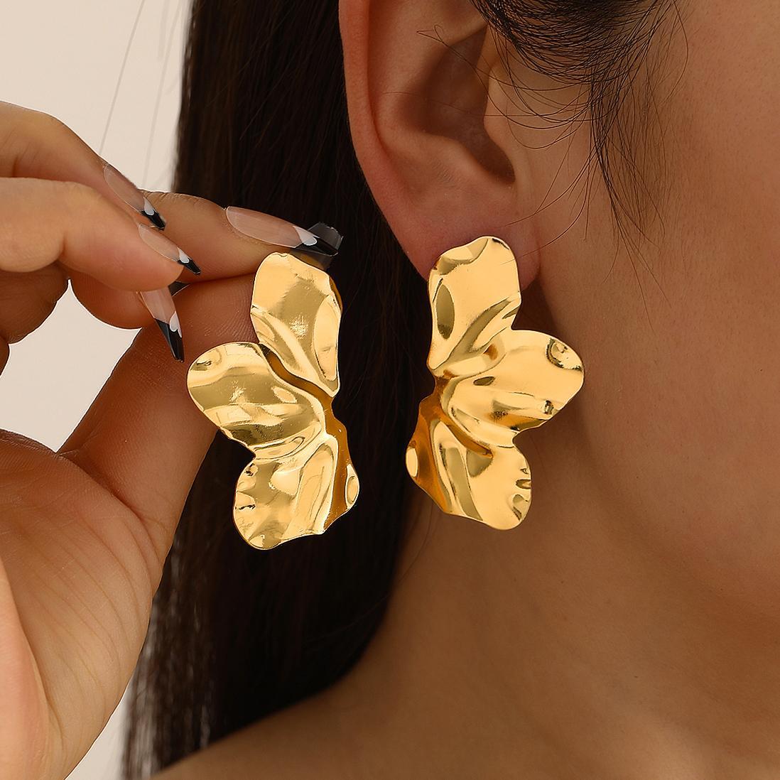 Damen Ohrringe mit kunstvollem Blumen-Design Shop Nory