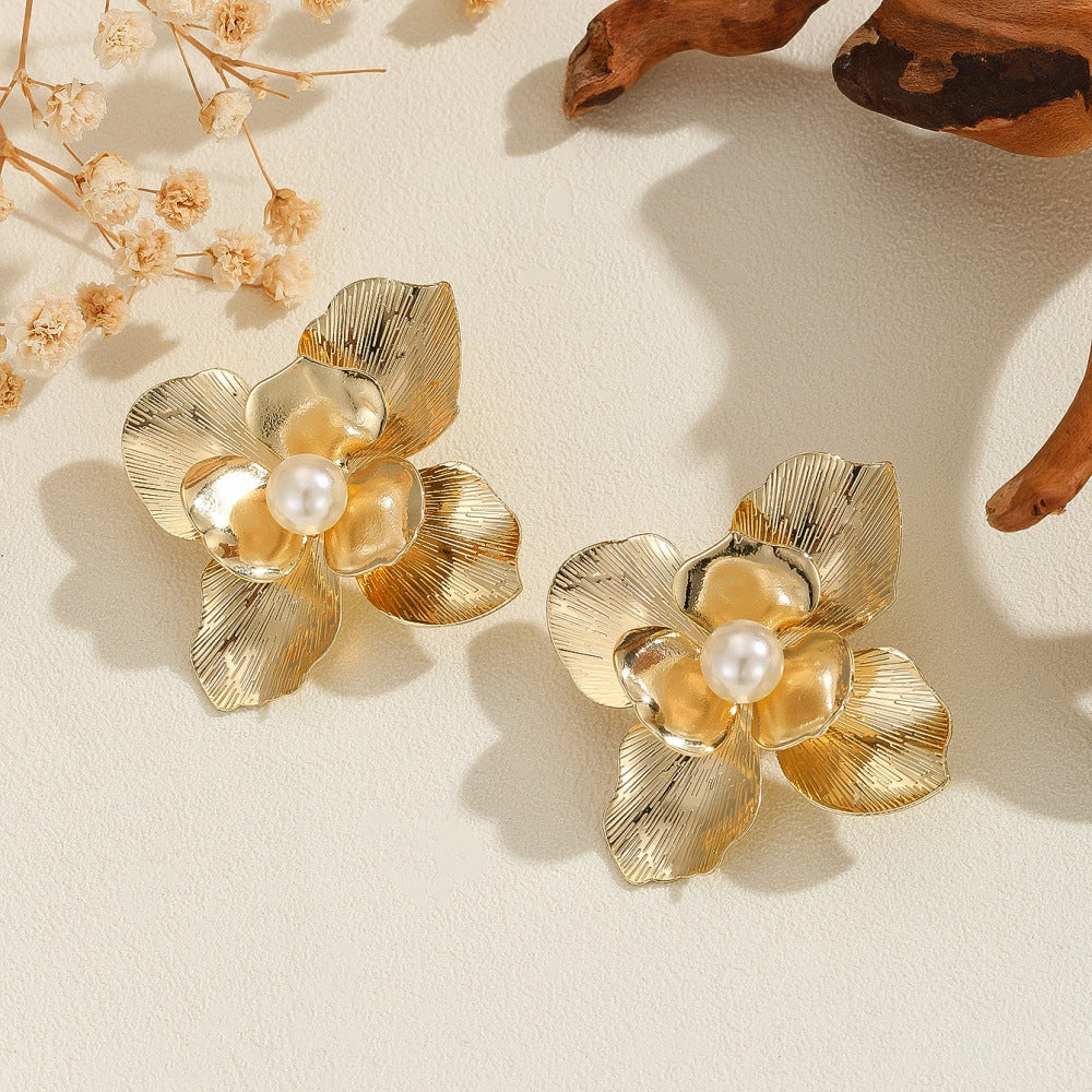 Damen Ohrringe im eleganten Blüten-Design mit Perlenakzenten Shop Nory