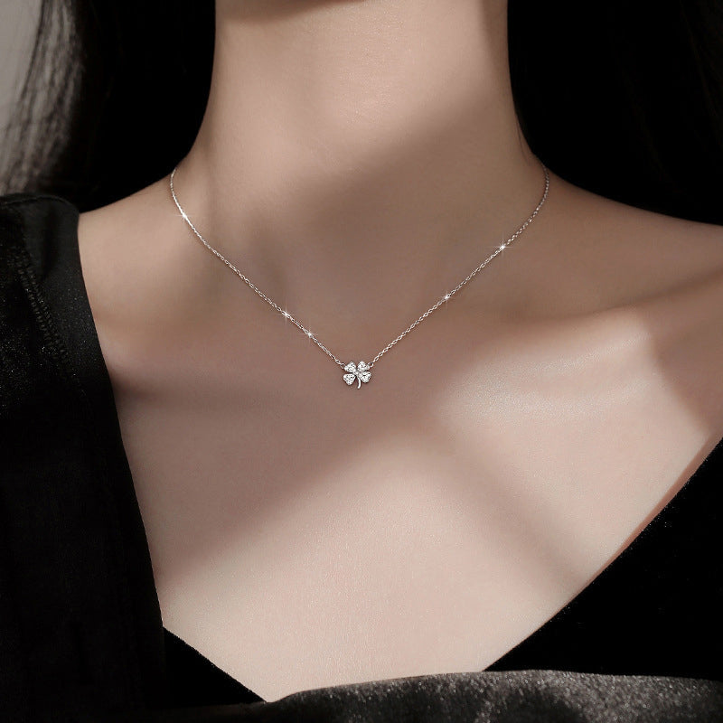 Halskette Mit Vierblättrigem Kleeblatt-Anhänger | Shop Nory