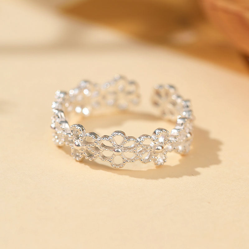Damen filigraner Blumenring mit detailreicher Gestaltung Shop Nory
