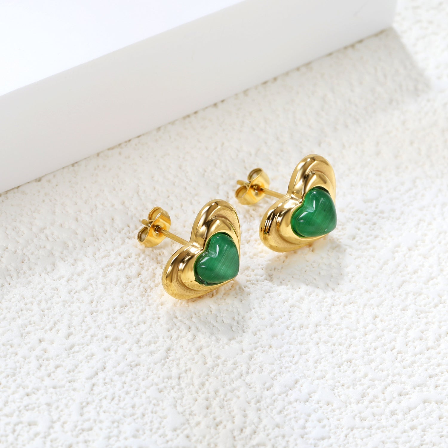 Damen Ohrstecker im eleganten Herzdesign mit hochwertiger Goldoptik Shop Nory