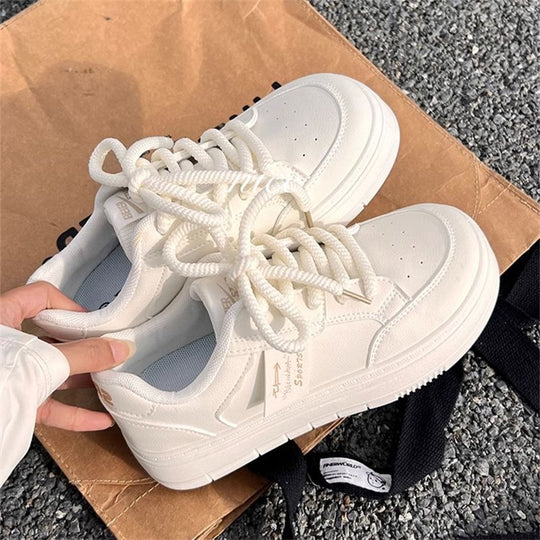 Damen Urbane Plateausneaker im Minimalstil mit gepolstertem Komfortkragen Shop Nory