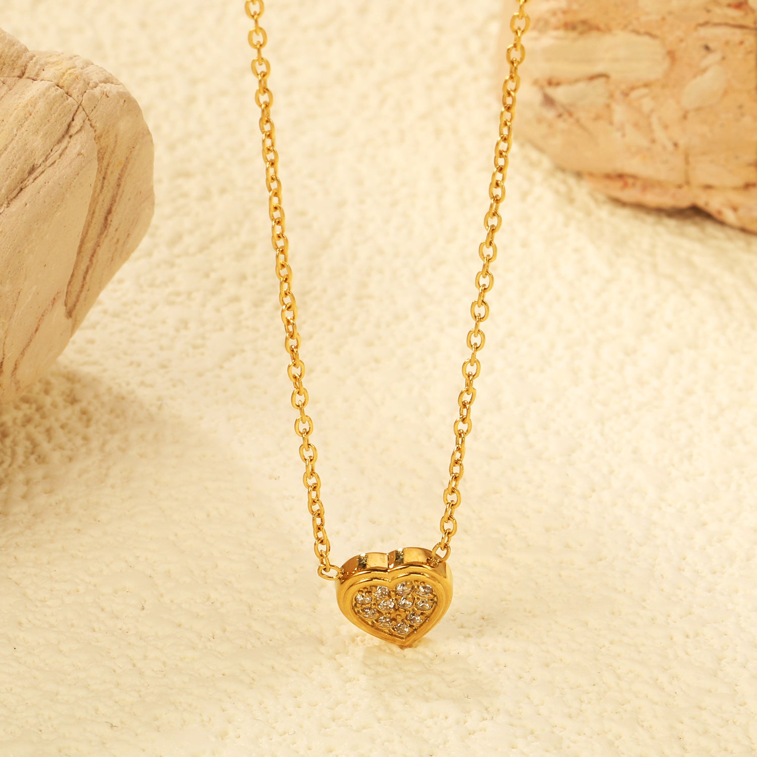 Damen Halskette mit herzförmigem Anhänger und funkelnden Zirkonia Shop Nory