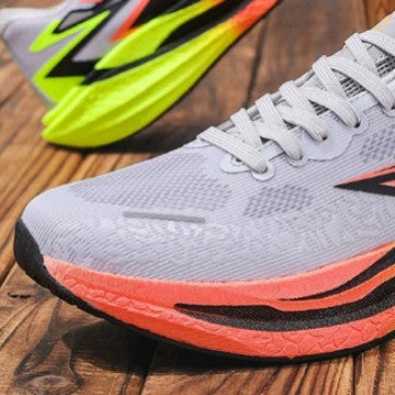 Damen Hochleistungs-Laufschuhe mit atmungsaktiver Oberflächenstruktur und reaktionsfreudiger Dämpfung