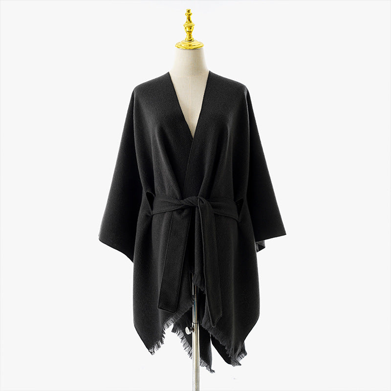 Damen Wickelponcho mit Bindegürtel, V-Ausschnitt und Fransensaum Shop Nory