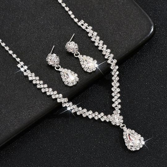 Tropfenpendant und passendes Tropfohrschmuckset für Braut mit kubischem Zirkonia-Halo