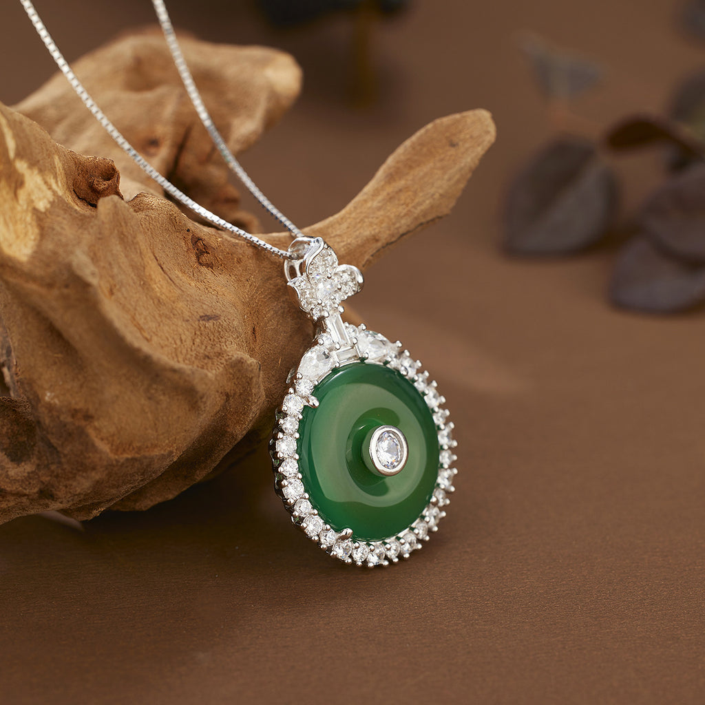 Damen Anhänger aus Jade mit funkelndem Zirkonia und Blumendesign Shop Nory