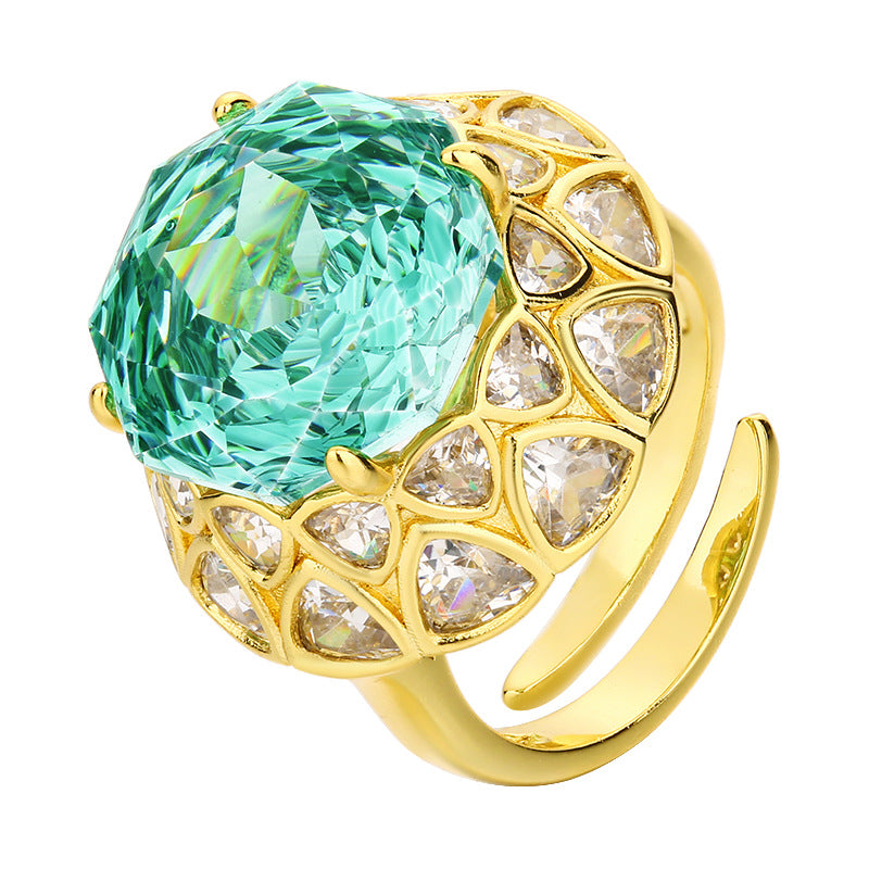 Luxus Cocktail Statement Ring mit übergroßem, facettiertem Mittelstein und tropfenförmigem Pavé-Kristall-Halo