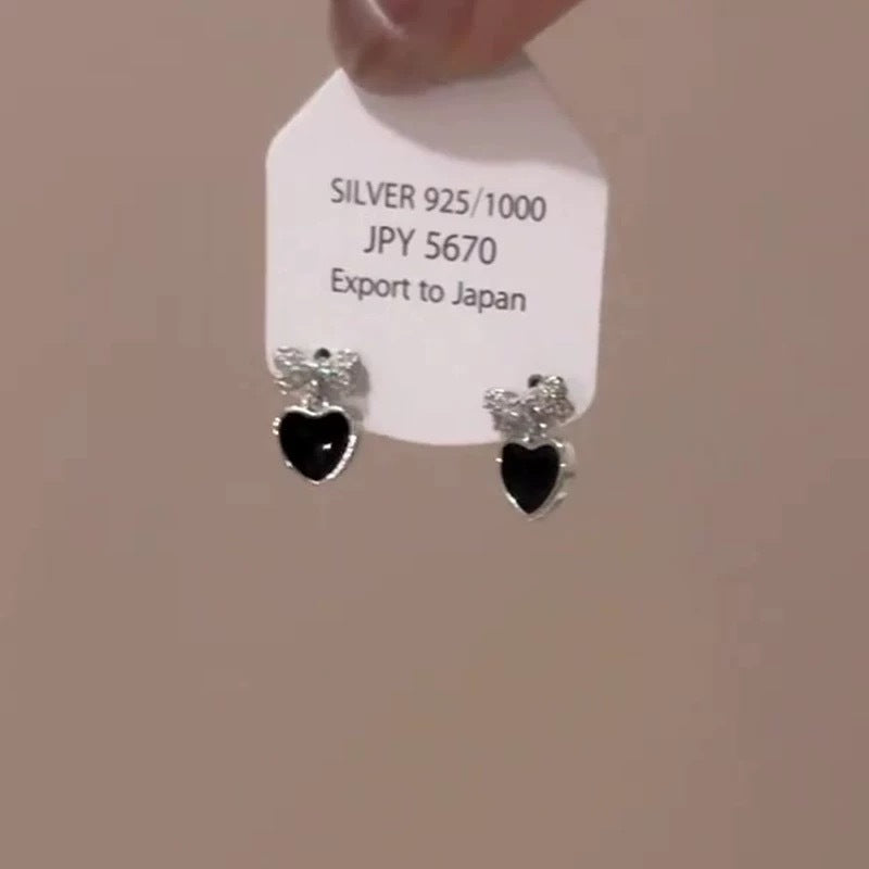Damen Ohrstecker mit herzförmigem Design und funkelnden Akzenten Shop Nory