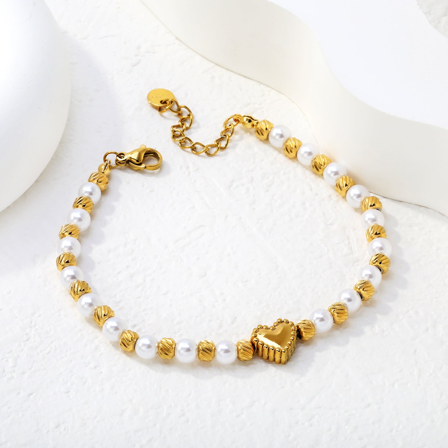 Damen Armband mit Herz-Anhänger und luxuriösen Perlen-Design Shop Nory