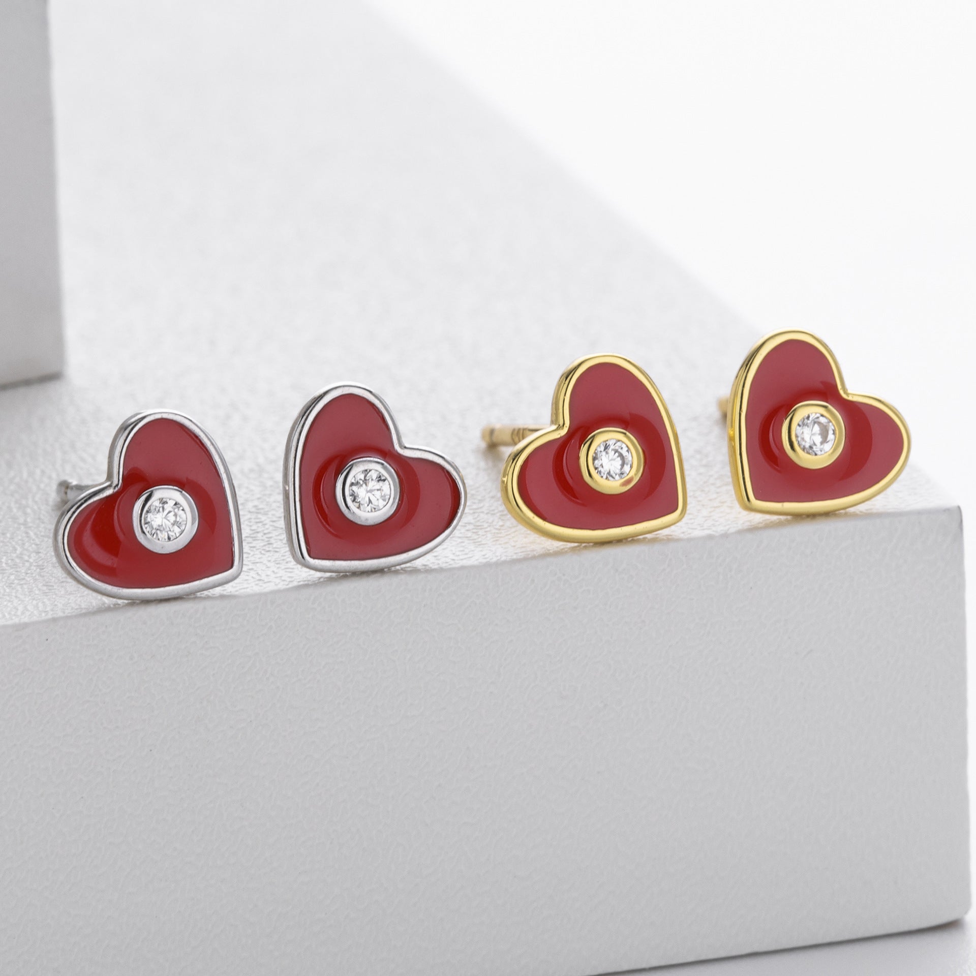 Damen Ohrringe mit herzförmigem Design und funkelndem Zirkon Shop Nory