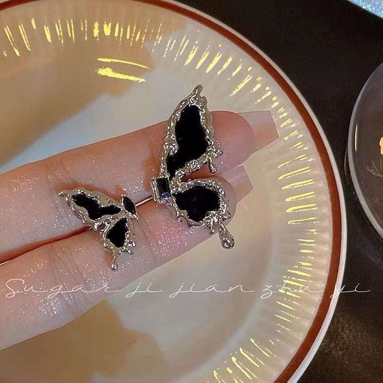 Damen Ring mit stilvollem Schmetterlings-Design und funkelnden Elementen Shop Nory