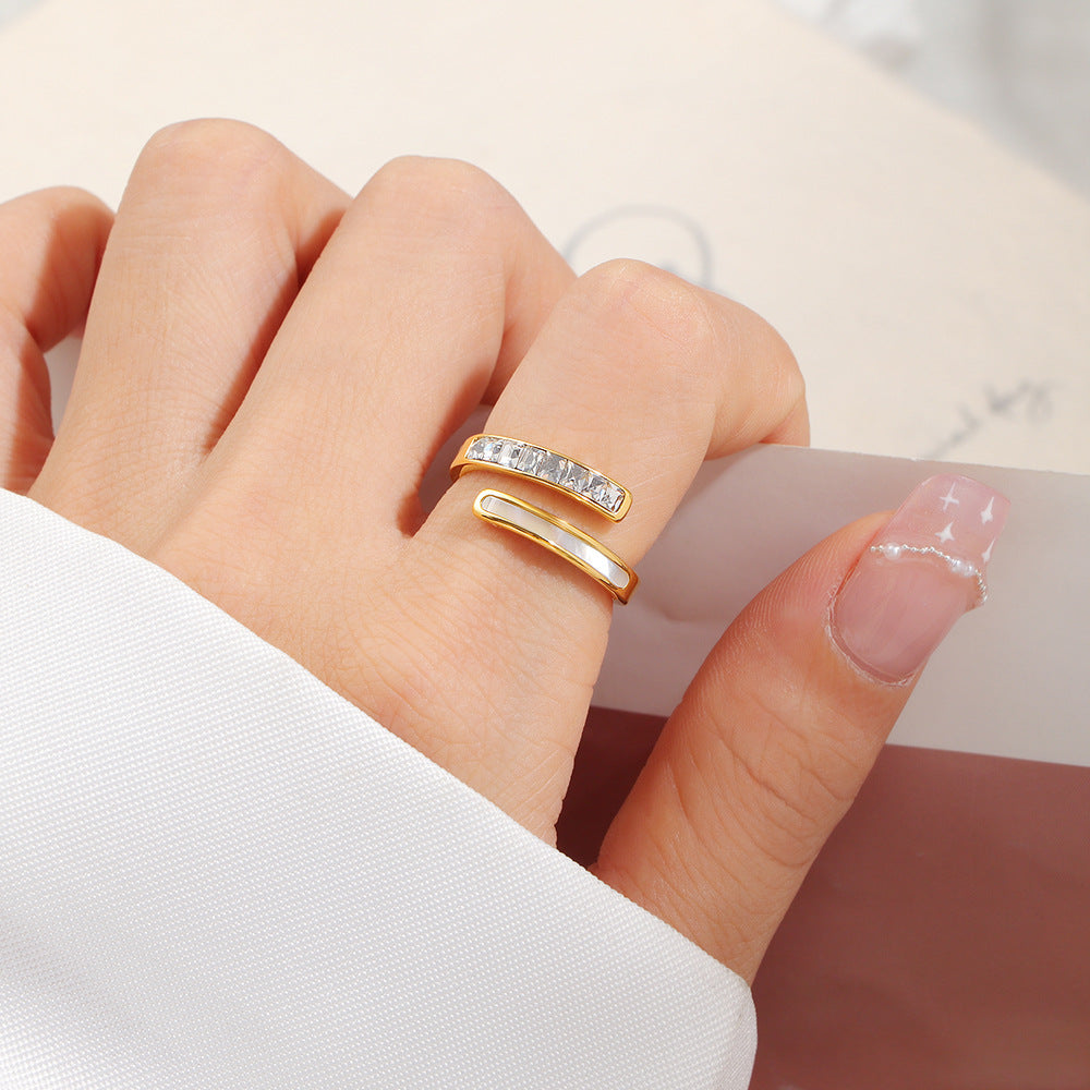 Damen eleganter Ring mit doppelt geschichtetem Design und funkelnden Zirkonia Shop Nory