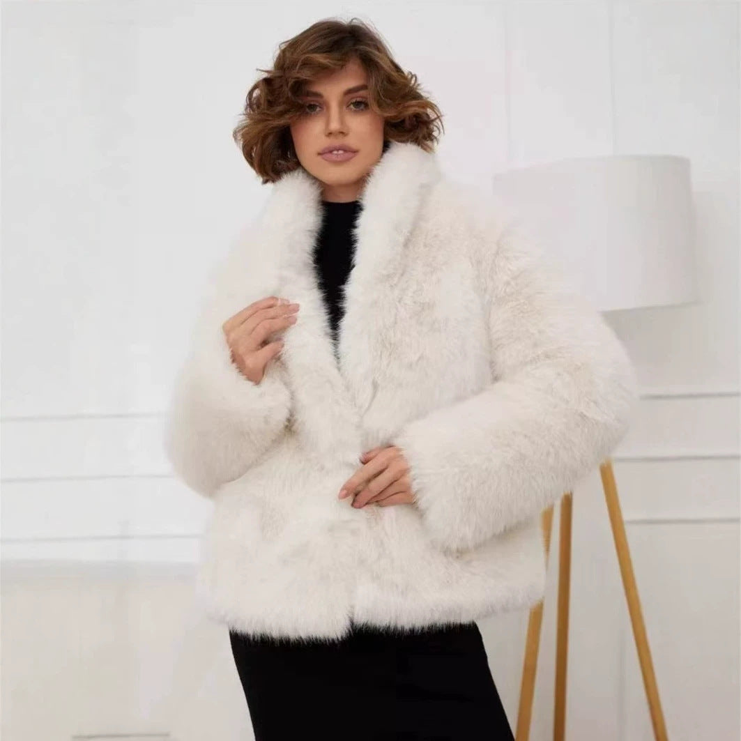 Damen Kurzblouson aus hochflorigem Kunstpelz mit voluminösem Schalkragen Shop Nory