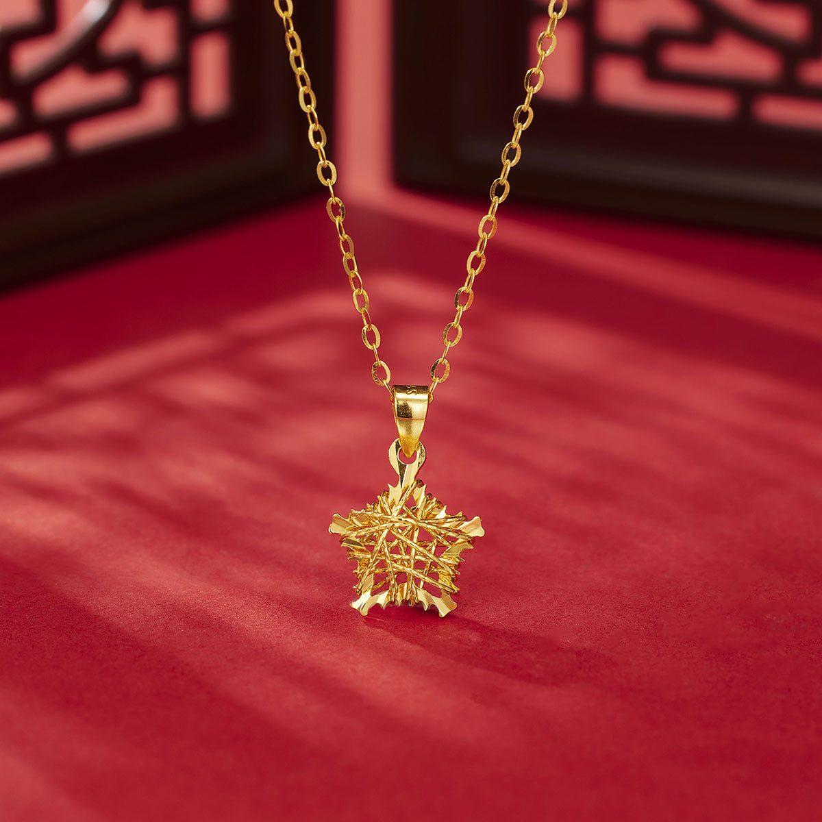 Damen Halskette mit schimmerndem Schneeflocken-Anhänger und feiner Gliederkette Shop Nory