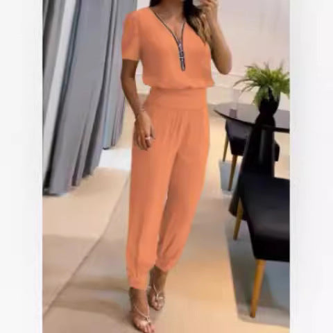 Damen Jumpsuit mit hochgeschlossenem Kragen und seitlichem Reißverschluss