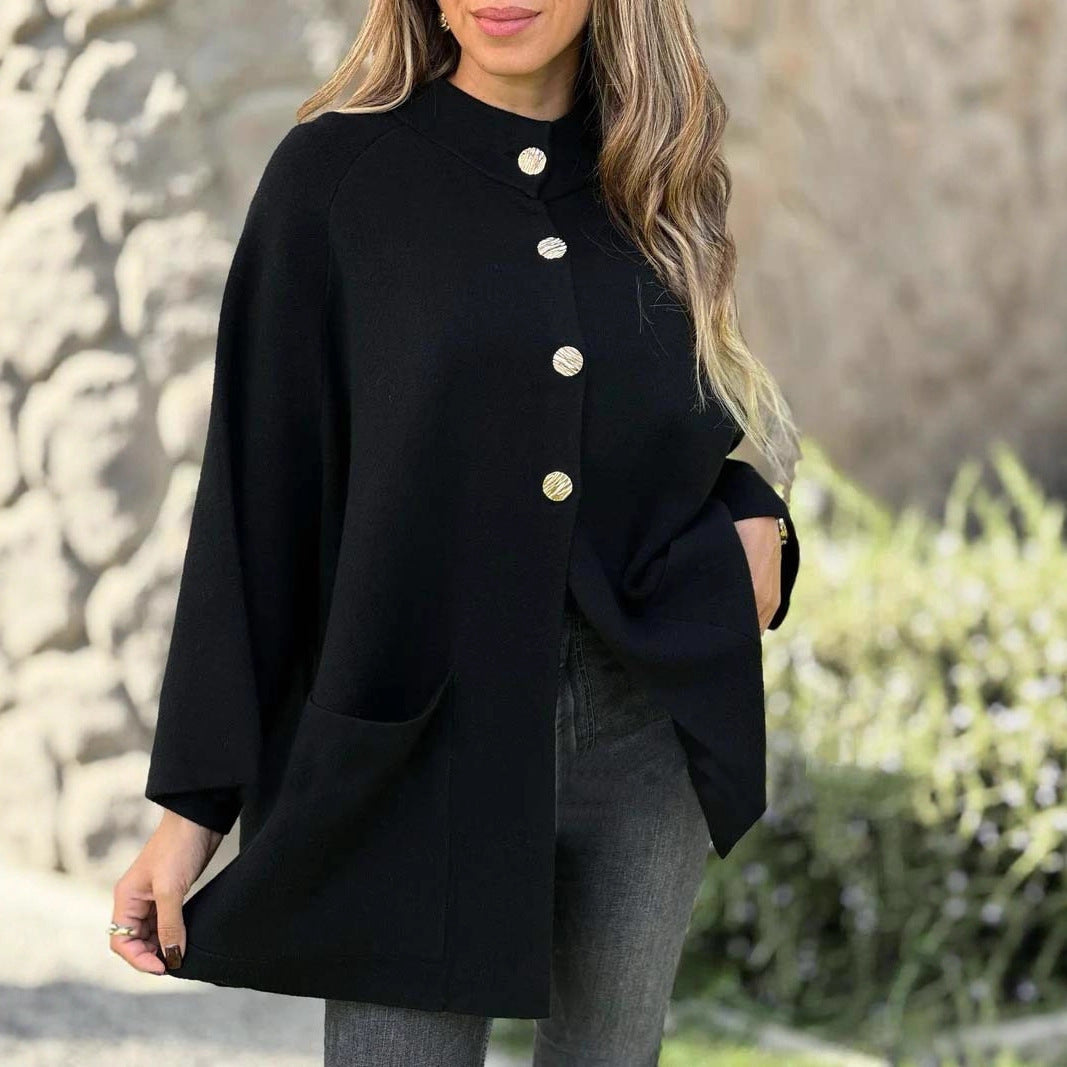 Damen Oversize Cape-Cardigan mit Stehkragen, aufgesetzten Taschen und Zierknöpfen Shop Nory