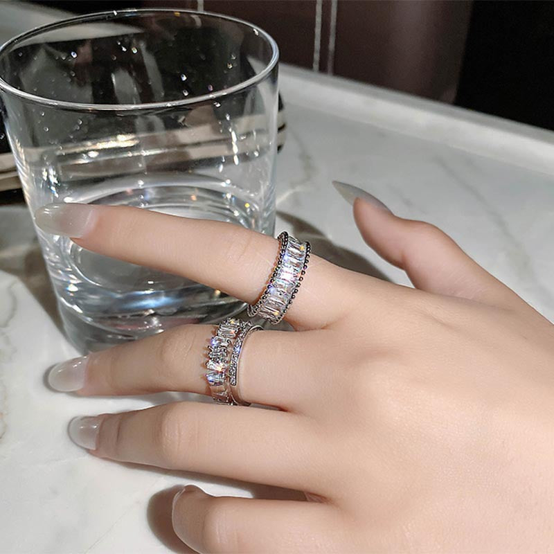 Damenring im eleganten Design mit funkelnden Zirkonia-Steinen Shop Nory