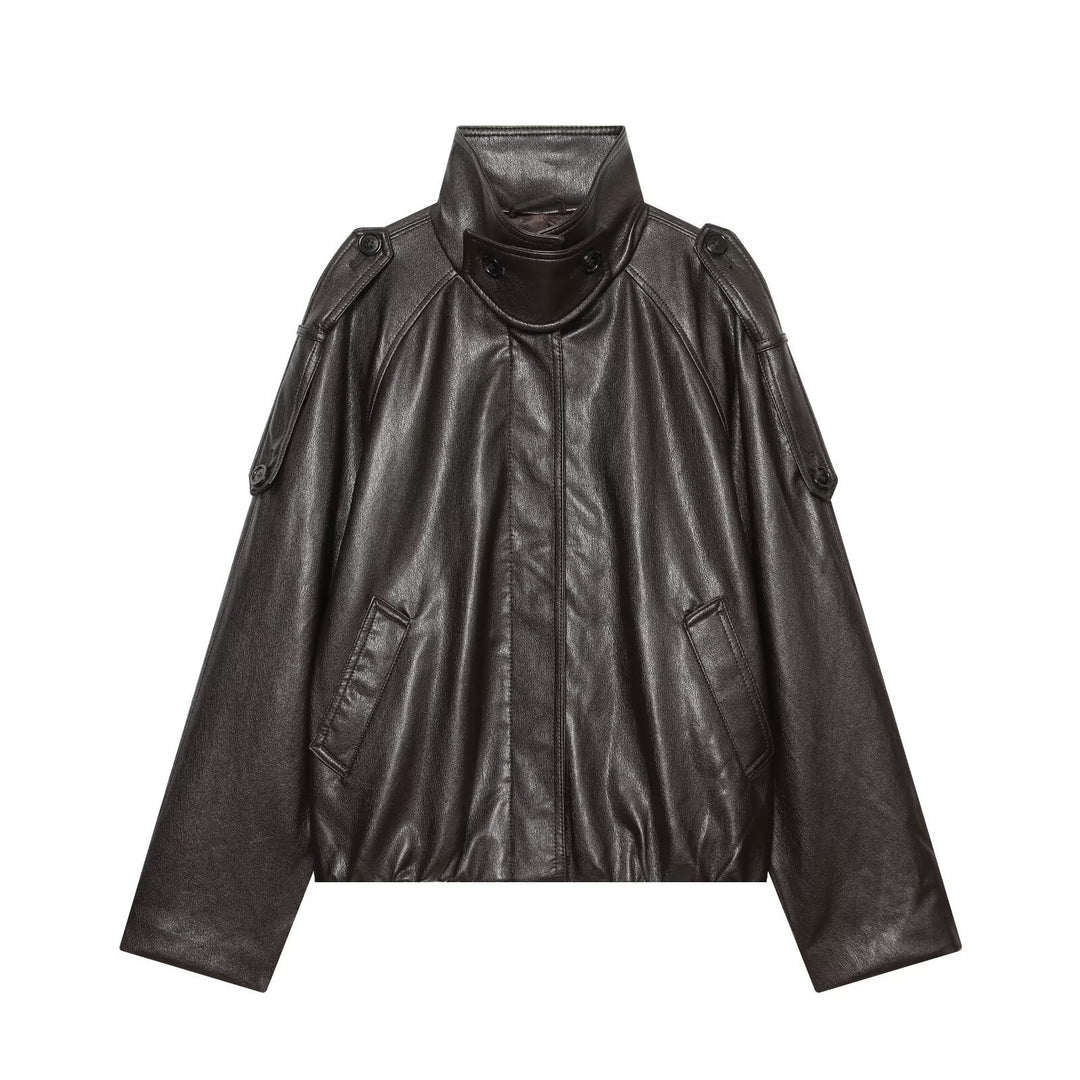 Damen Kurz geschnittene Lederoptik-Blousonjacke mit hohem Funnelkragen, Schulterriegeln und eingearbeiteten Pattentaschen Shop Nory