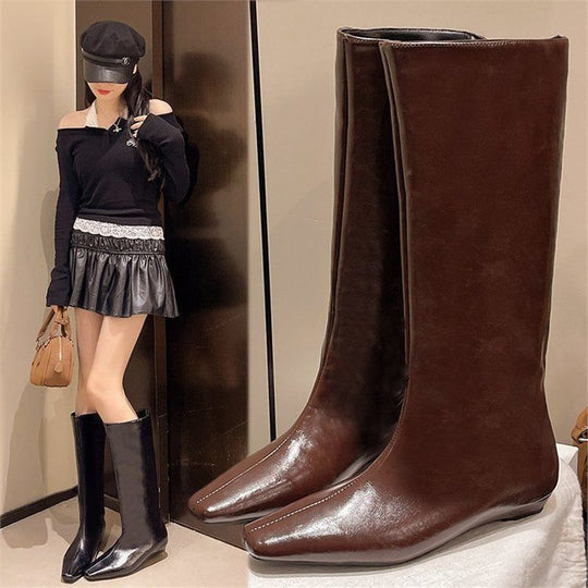 Damen halbhohe Veloursleder-Stiefel mit spitzer Zehenform und flacher Keilsohle Shop Nory
