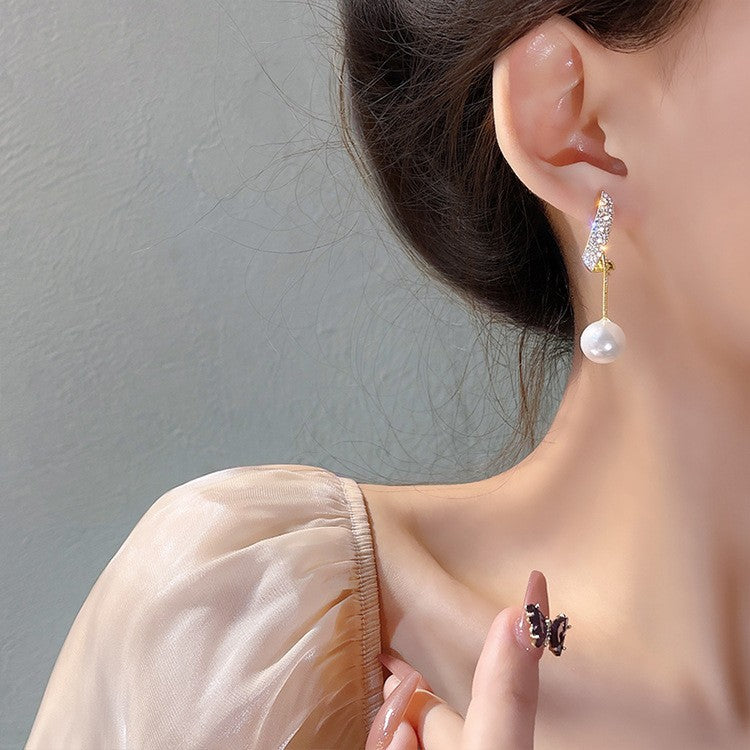 Damen Ohrringe mit funkelnden Zirkonia und elegantem Perlenakzent Shop Nory