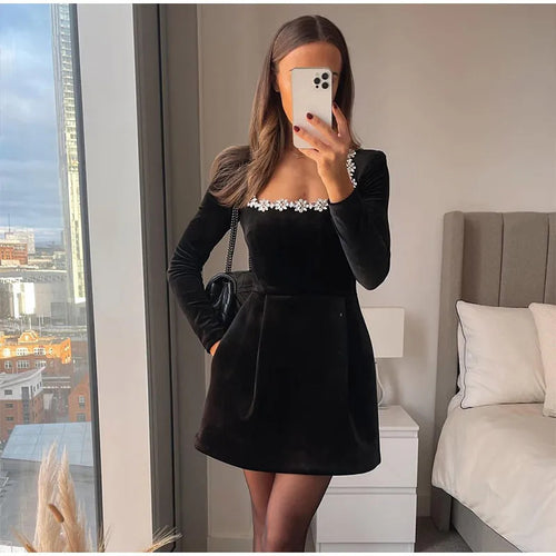 Damen Samt‑Minikleid mit quadratischem Ausschnitt, Perlenblütenbesatz und A‑Linien‑Silhouette Shop Nory
