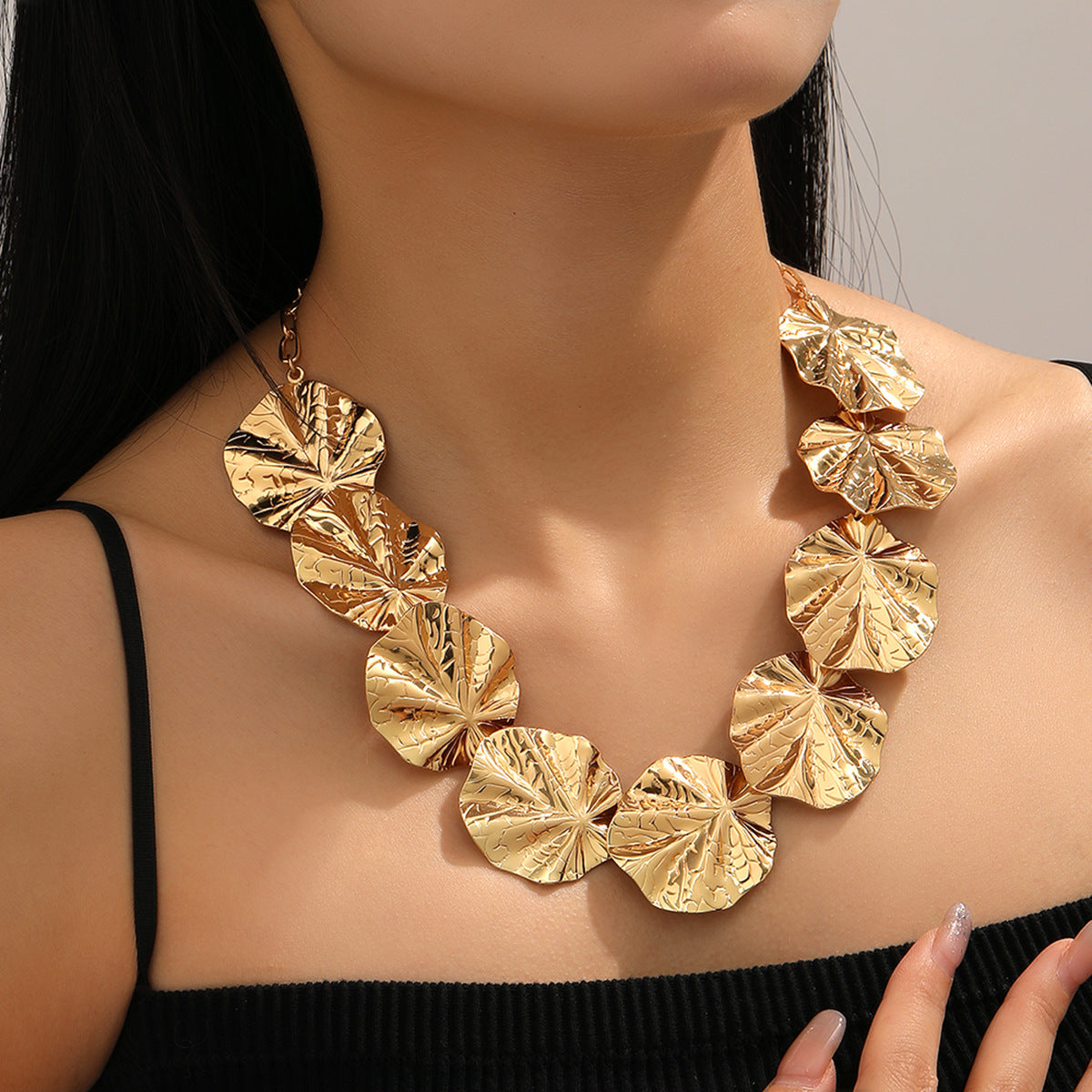 Damen Statement-Halskette mit herzförmigem Design und glänzendem Finish Shop Nory