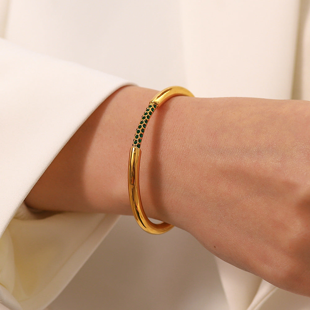 Damen Armband mit funkelndem Kristallbesatz und elegantem Design Shop Nory