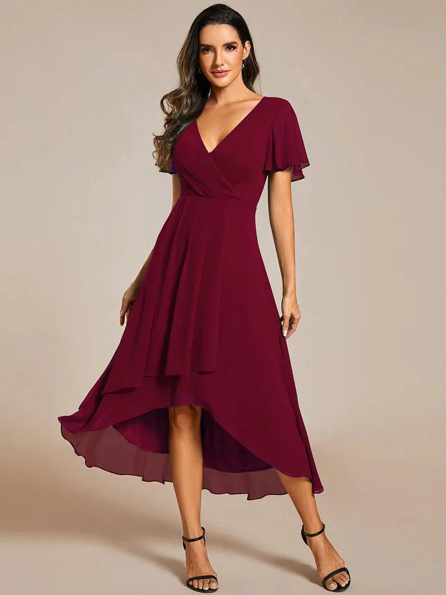 Damen elegantes Midikleid mit fließendem Stoff und asymmetrischen Ärmeln