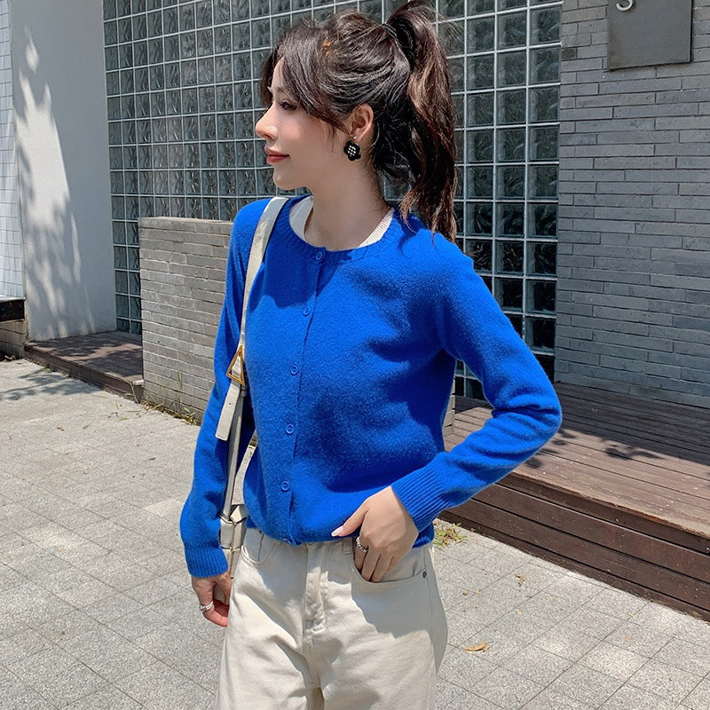 Damen Kurzgeschnittener Feinstrick-Cardigan mit Rundhalsausschnitt und kastiger Passform Shop Nory